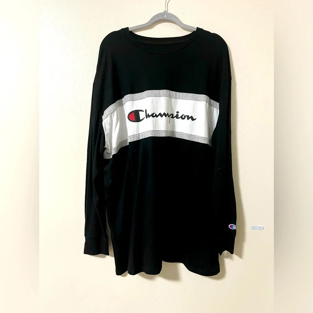 Champion Graphic Long Sleeve Tshirt. Men’s size 2XL oversized athletic shirt.
